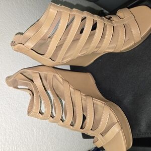 Elegant Tan Strappy Wedge Sandals